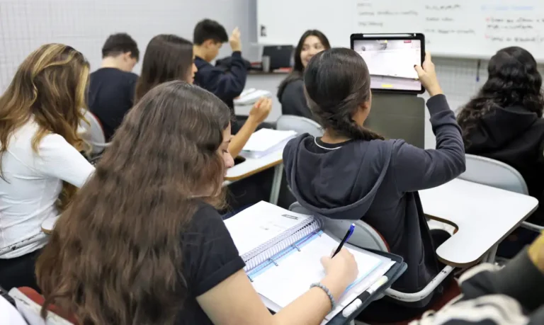 Enem 2026: estudantes do Pé-de-Meia terão inscrição gratuita e bônus de R$ 200