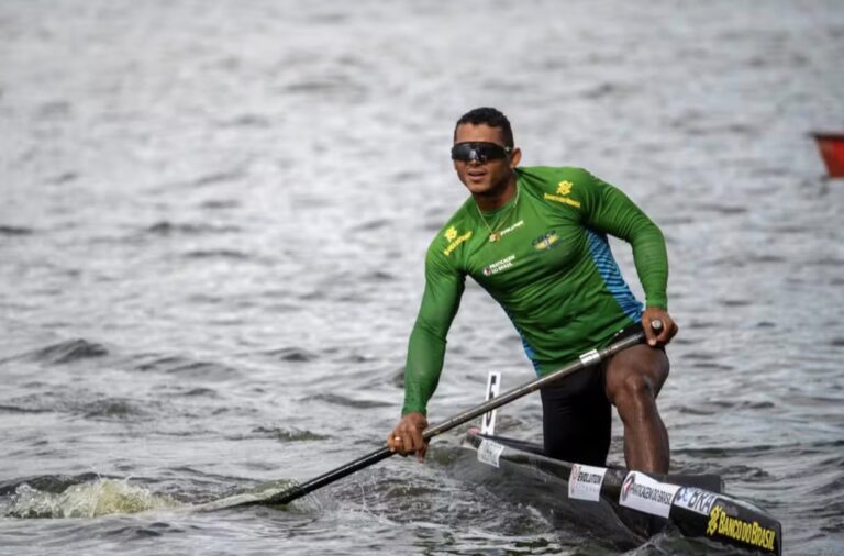 Isaquias Queiroz conquista ouro no Mundial de Canoagem e amplia coleção de títulos