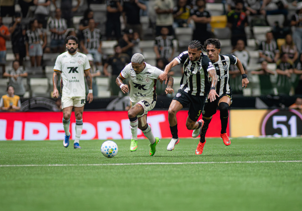 Vitória amplia jejum fora de casa e chega a 14 jogos sem vencer como visitante no Brasileirão