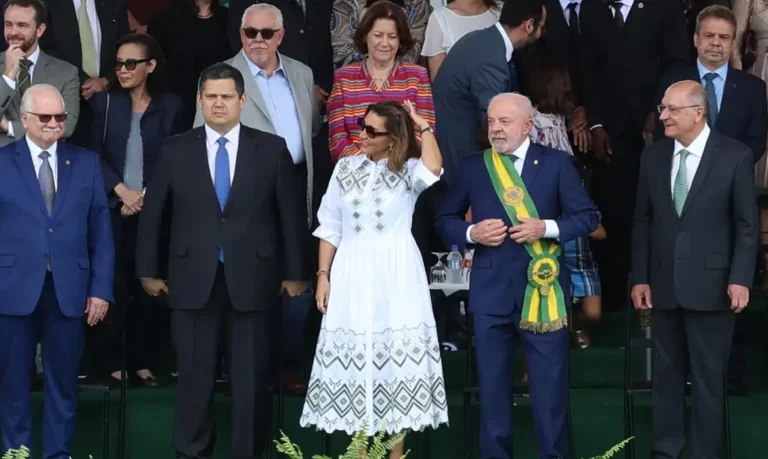 Lula reúne chefes dos Três Poderes no 7 de Setembro em meio à crise no STF
